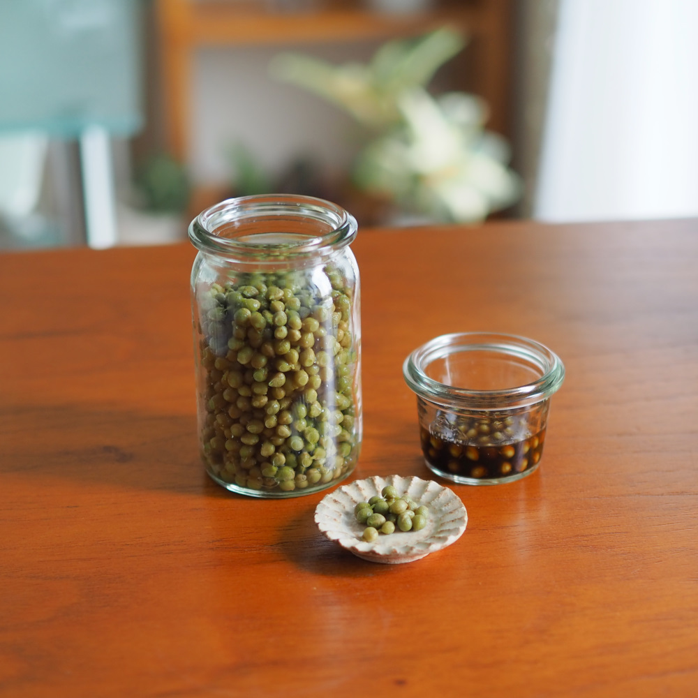 山椒の実の塩漬けと醤油漬け