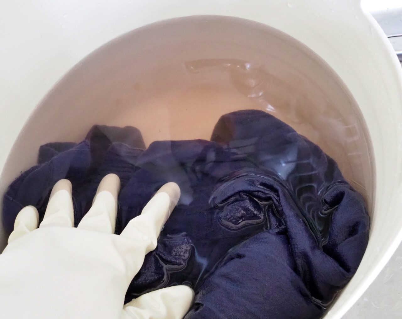 塩で色落ち防止。洗濯物の色止め効果。